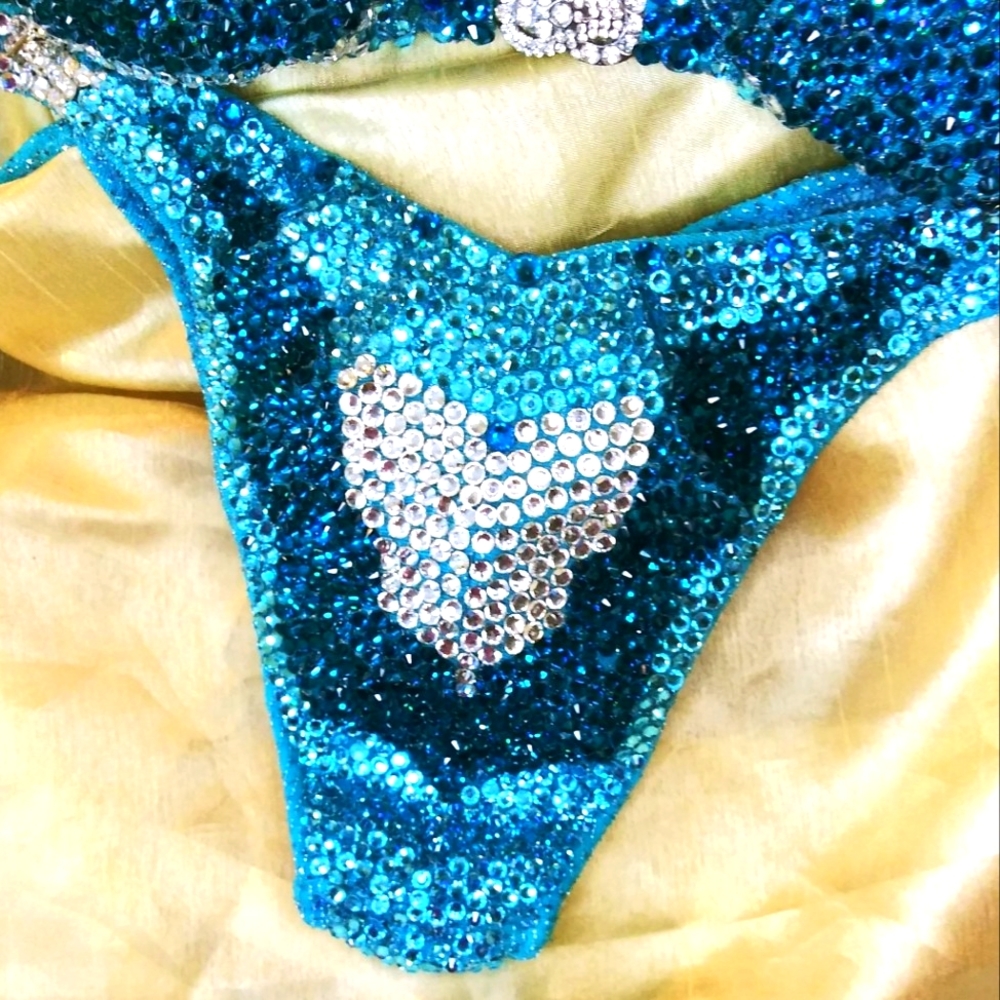 Competition Bikini - Picture 2 of 6